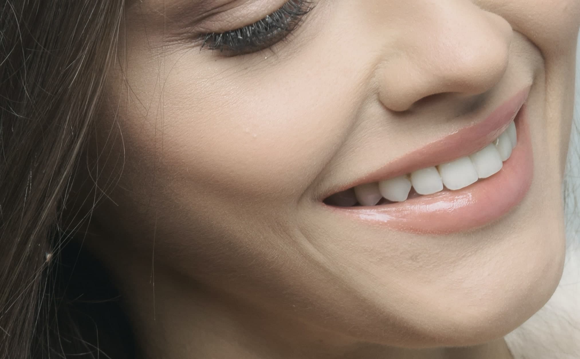 A smiling female with white teeth